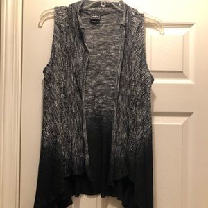 ♥️ Sale! Day trip open Cardigan Vest. Great condition. Pretty glitter detailing.